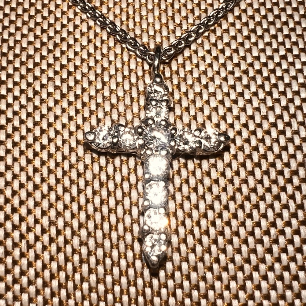 Designer Made in Italy 14k .4 brilliant D Diamond Cross Pendant Necklace